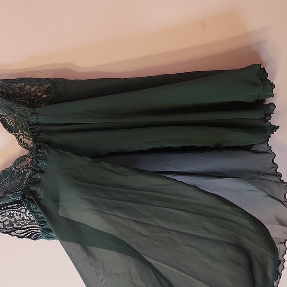 VGT VICTORIA’S SECRET Forest Green Lace Trim Chemise, size M - Picture 6 of 10